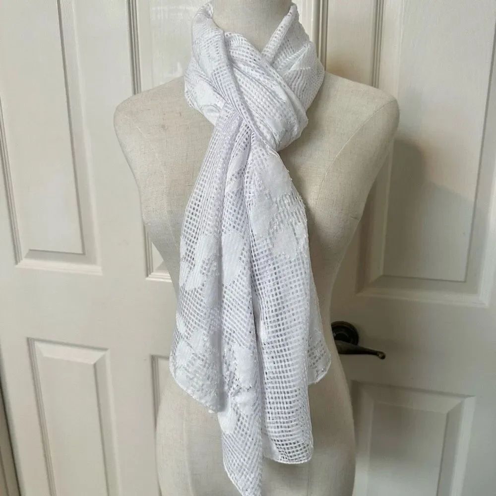 White mesh flower scarf